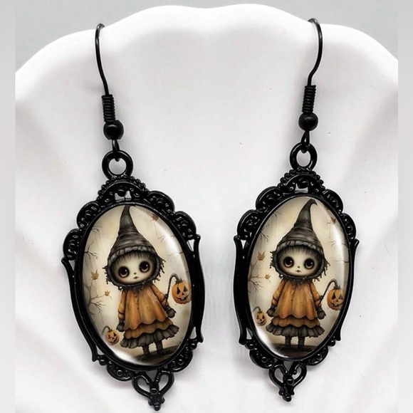 Scarecrow Girl Cameo Pumpkin Jack-o’-lantern Fall Autumn Halloween Gothic Dangle - Picture 2 of 4